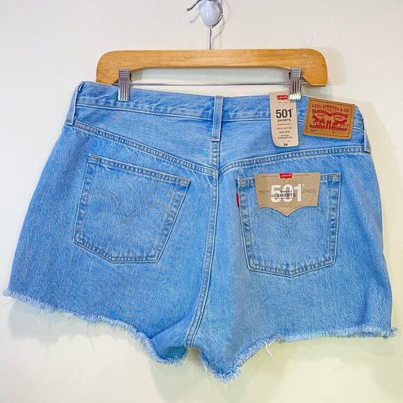 NWT 501 LEVIS High Rise Fitted Through Hip Button Fly Raw Hem Shorts 34 Blue - Picture 1 of 7